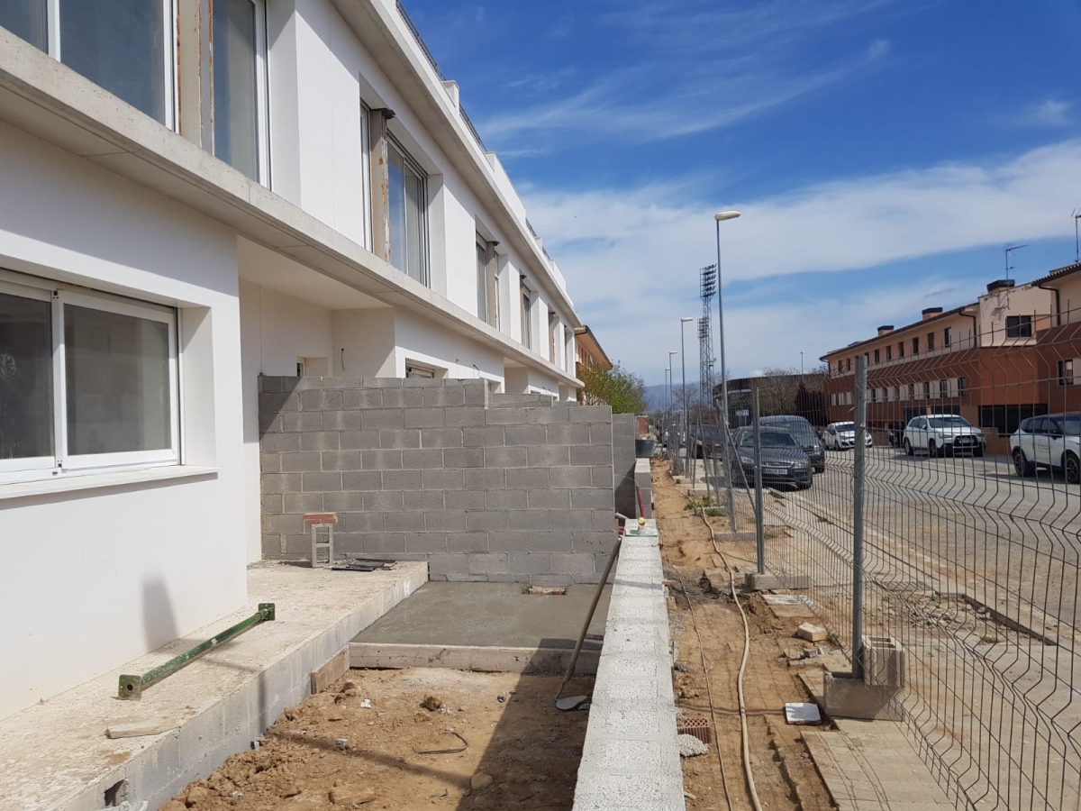 Construction of 6 houses in Vilatenim (Figueres)